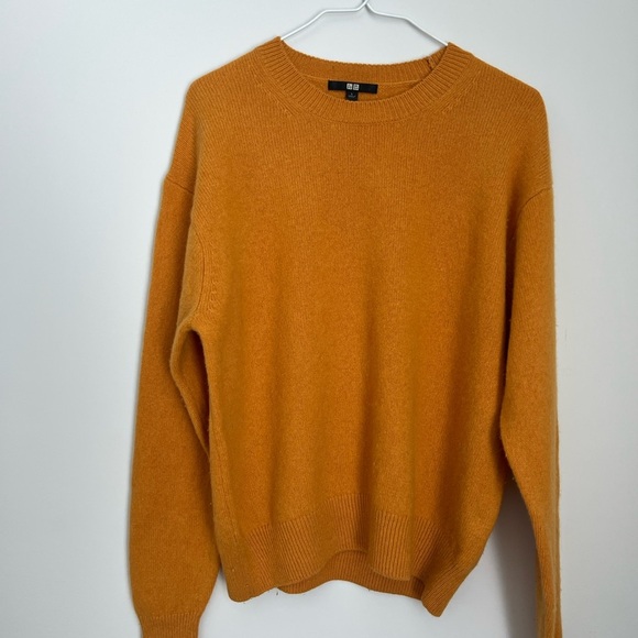 Uniqlo Yellow Sweater size L - Picture 2 of 7